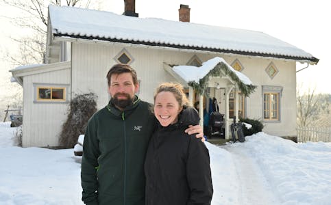 FRÅ BY TIL BYGD: Kjetil Samuelsen og Tone Mathilde Kravik flytta frå byleilegheit i Tromsø  og har busett seg i eit hus frå 1870 på Hørte. 