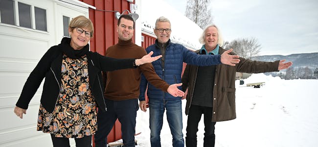 VELKOMMEN: Jorid Vale, Martin Ytreland, Johannes Sand og Bruno Hageman er glade for å kunne ønskje velkommen til Demenskoret Midt-Telemark.