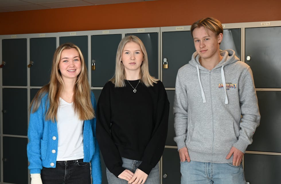SIT I RUSSESTYRET: Maria Ladiszlaidesz (19), Emilie Loftsgarden Borgersen (18) og Nikolai Jonskås Løite (18) er med i russestyret. 