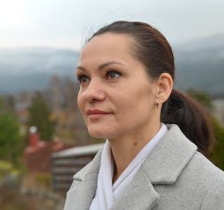 FRA RUSSLAND: Milla Davys  føler seg heime i Midt-Telemark, og trist godt  på Gvarv.
Internasjonale Midt-telemark