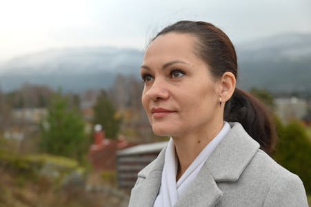 FRA RUSSLAND: Milla Davys  føler seg heime i Midt-Telemark, og trist godt  på Gvarv.
Internasjonale Midt-telemark