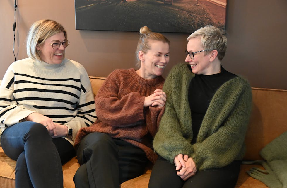 NY UTFORDRING: Wenche Merete Kåsa (t.v.), Monica Langåsdalen og Lill Kristin Nilsen tar opp viktige tema i lokalavisa.