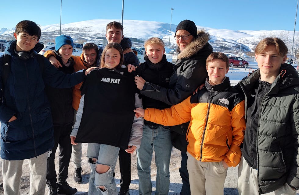 GJEV PRIS: Skarphedin Volleyball henta heim ein god plassering og fair play-pris i NM-sluttspelet i Tromsø i helga.