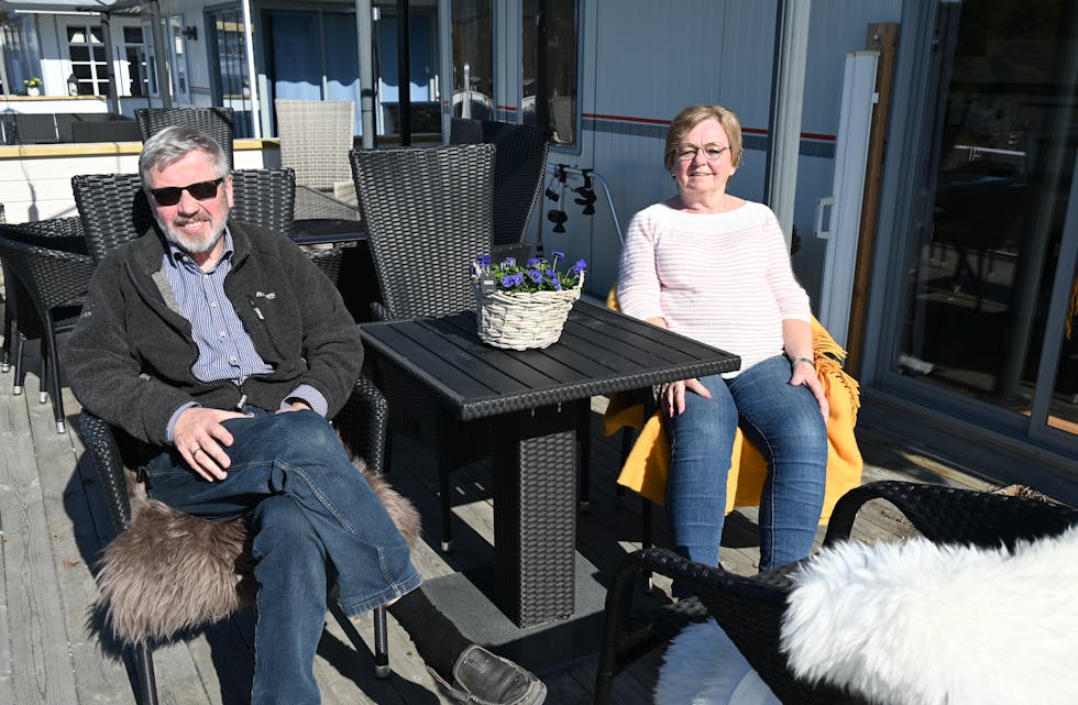 HAR DET BRA: Ekteparet Arne og Kari Røraas nyter campinglivet ved Norsjø ferieland i påska. 

First Camp Norsjø ferieland