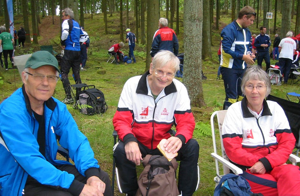 O-LØPARAR: Tre erfarene orienteringsløparar. F.v. artikkelforfattar Olav Solberg, Arne Lande og Bjørg Lande. Bildet er tatt i 2011.