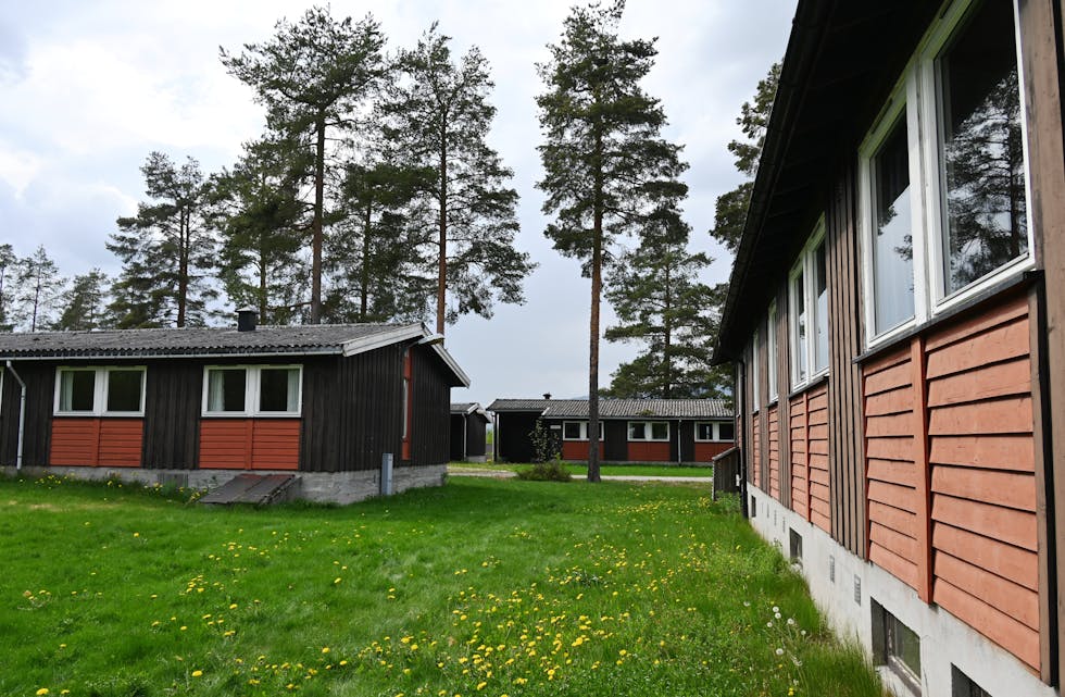 KAN BLI MOTTAK: Desse bustadane i Breisås er aktuelle for å bli eit mottak for flyktningar. Foto: Øystein Akselberg