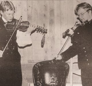 Torgeir Straand, til venstre, og Per Anders Buen Garnås under ein konsert på Voss.