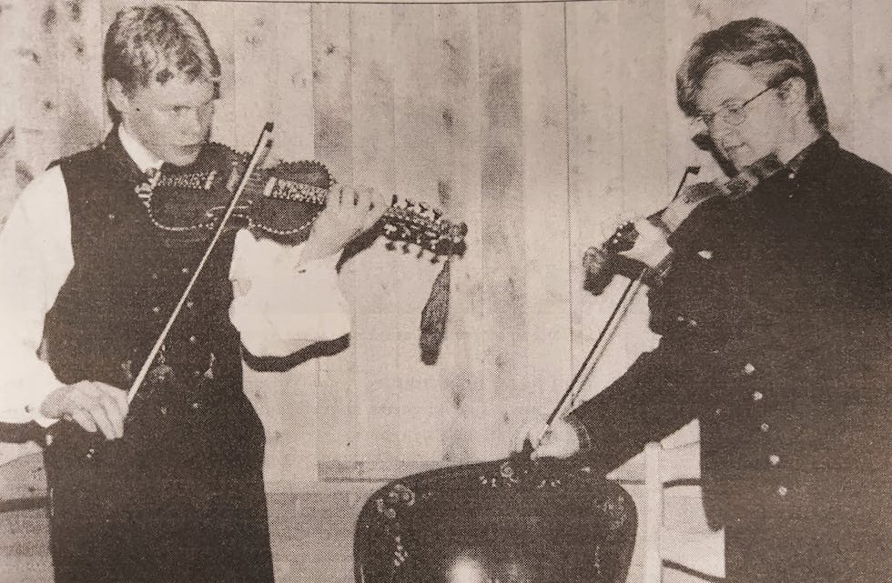 Torgeir Straand, til venstre, og Per Anders Buen Garnås under ein konsert på Voss.