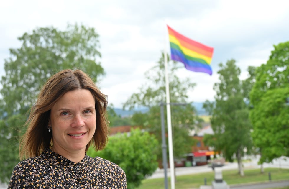 VIKTIG SYMBOL: – Å heise prideflagget er eit viktig symbol, sa ordførar Siri Blichfeldt Dyrland.