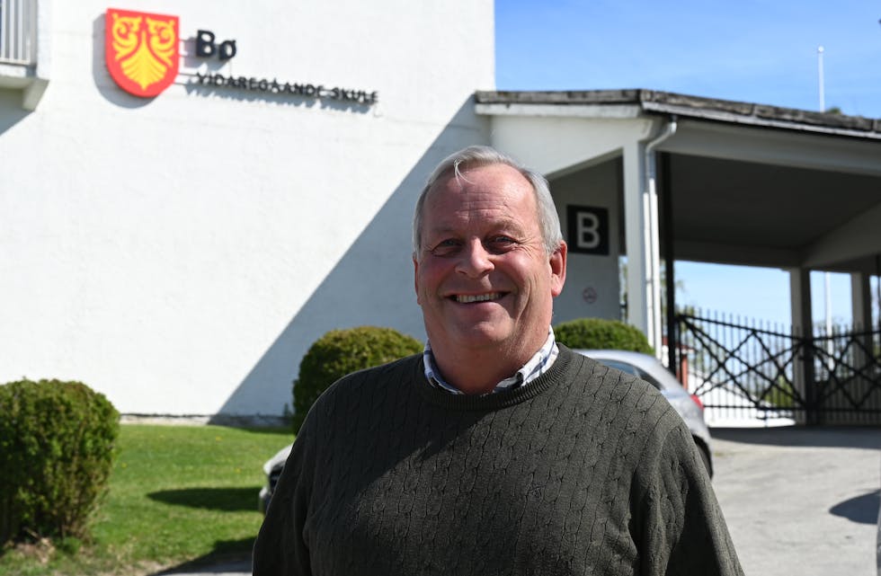 NYTT TLBOD: Rektor Jon Helge Bergane er glad for å kunne gje eit nytt tilbod om sprangridning ved Bø vidaregåande skule. 