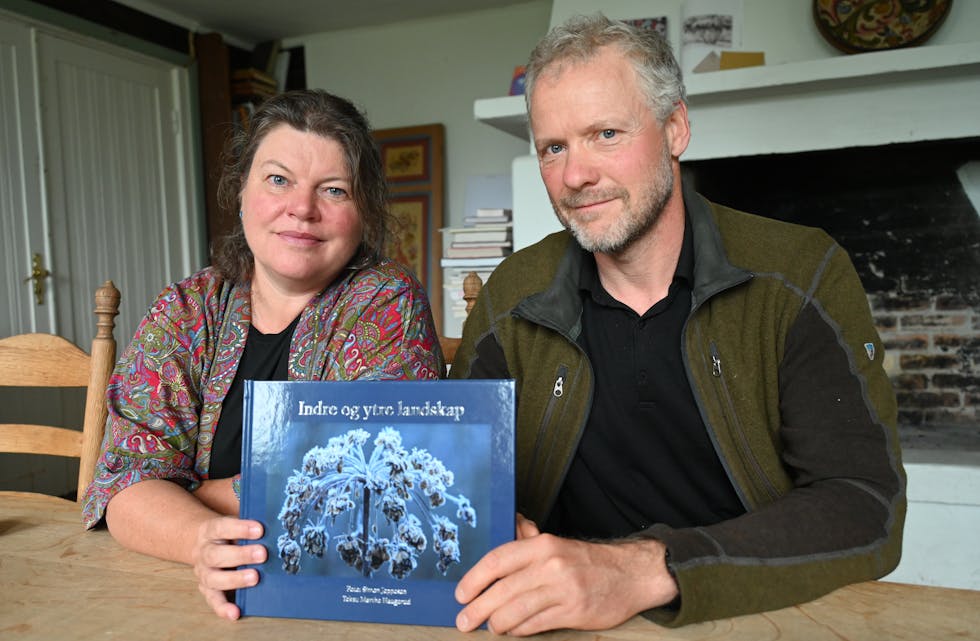 FRUKTBART SAMARBEID: Marthe Haugerud og Simon Jeppesen er stolte av bokprosjektet. Dei snakkar allereie om å lage ei ny bok. 