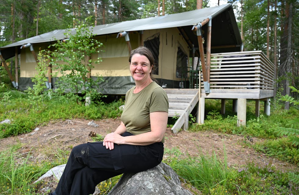 FÆRRE: Katrine Mjelva Østergaard konstaterer at færre har vald glampingferie denne sommaren. Ho er likevel optimist.