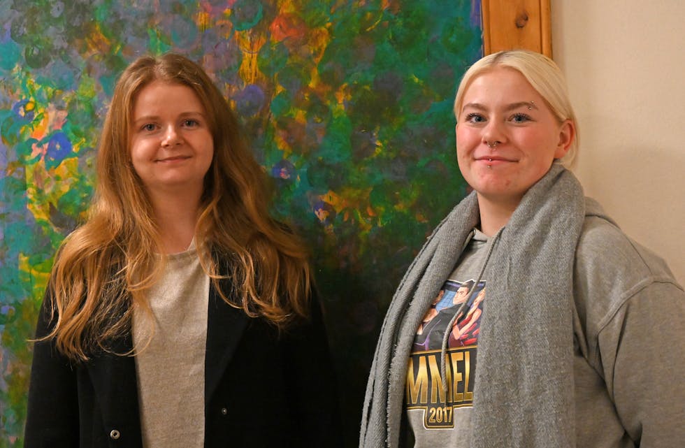 STARTAR UNGDOMSPARTI: Nina Beate Tveit (t.v.) og Andrea-Sofie Gjestad Wollberg er to av dei som står bak det nye ungdomspartilaget. 