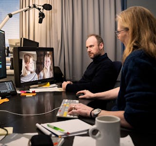 NY SERIE: Regissør og manusforfattar Fredrik Horn Akselsen har vore i Midt-Telemark i samband med den nye serien.