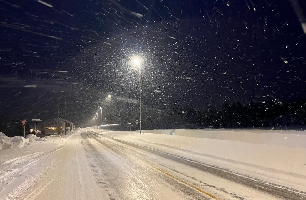 Folkestadvegen Midt-Telemark snø vinter glatt storm