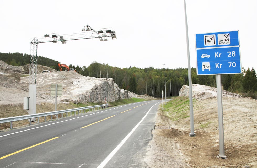 BOMVEG: På riksveg 36 mellom Årnes og Slåttekås er det bom. Biletet er tatt i 2019, og prisane har gått opp etter det.