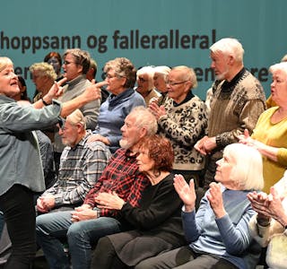 240118 Demenskoret Midt-Telemark konsert i Gullbring dirigent Jorid Vale