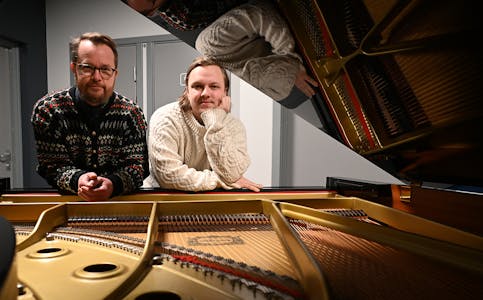 NYHEIT: Sverre Jacobsen og Jo David Meyer Lysne opnar året med ein kulturnyheit. 