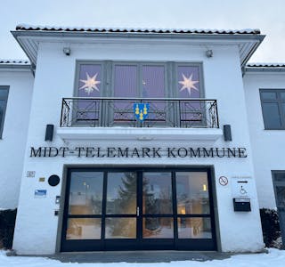 DET KVITE HUS: Midt-Telemark kommunehus.
