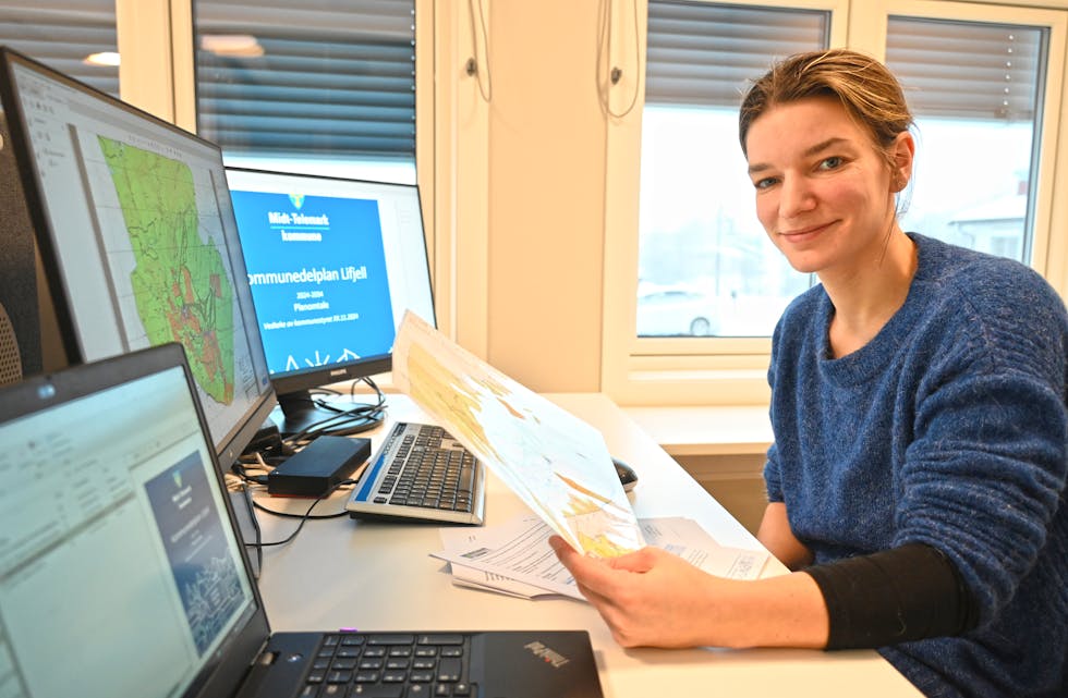 FORSLAG FRÅ ADMINISTRASJONEN: Kommuneplanleggar Svenja Doreen Storøy med det nye planforslaget for Lifjell.