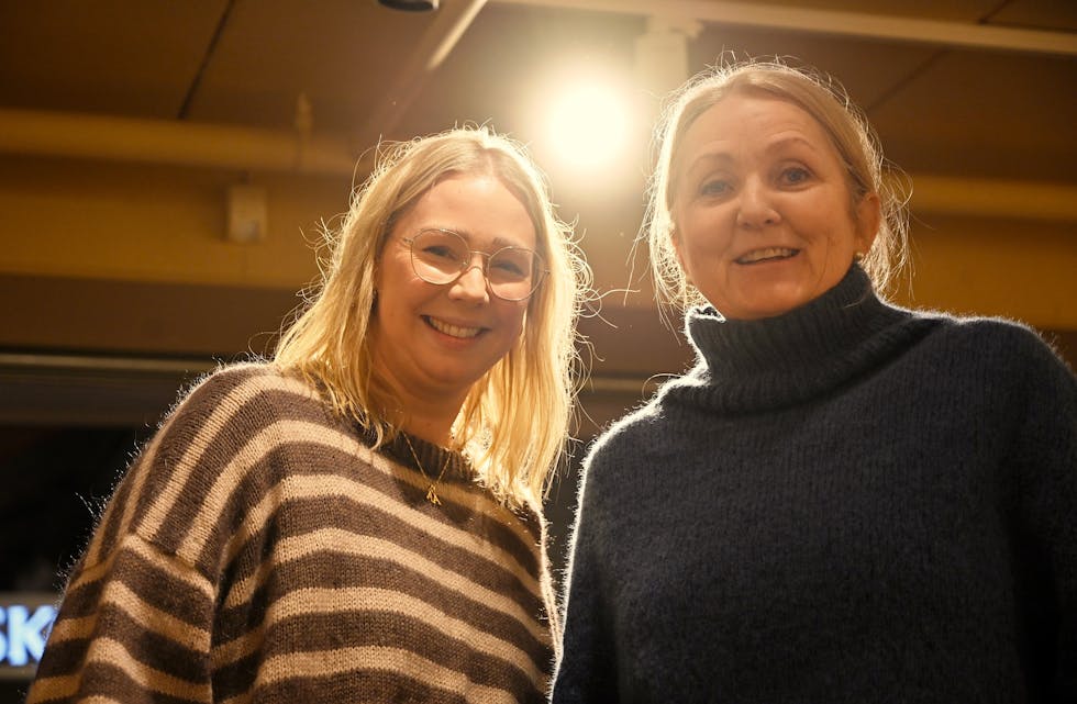 LOVAR HYGGELEG BUTIKK: Monica Sønstebø Bergan (t.v.) og Mona Pallesen ser fram til skikkeleg strikkefeber det komande året.