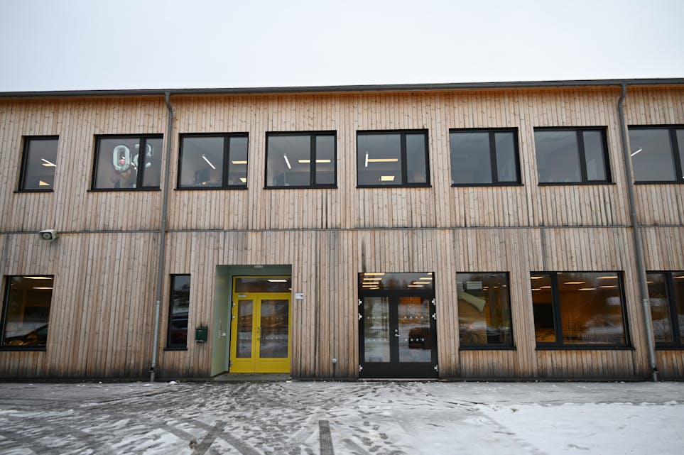 LÆRINGSARENA: Gvarv skole i Midt-Telemark.