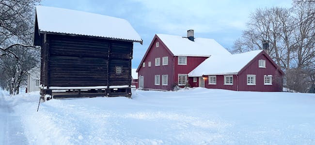 FREDA: Våningshuset på Nerbø Majorbø er eksempel på eit vedtaksfreda bygg i privat eige i Midt-Telemark kommune.