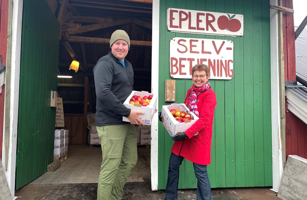 FRUKTBONDE: Eplesal hos Even Skårberg Aarnes på Aarnes gard, der Kathrine Kleveland har kjøpt deilige eple.