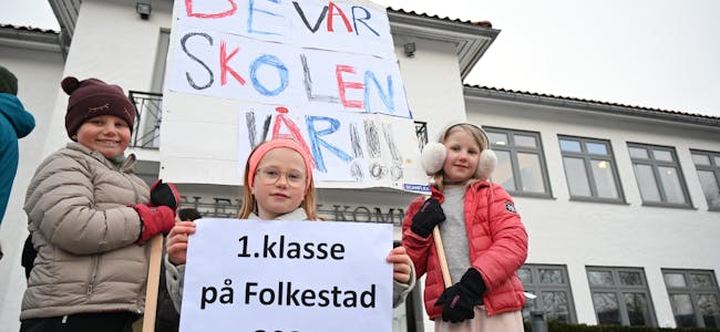 PROTESTERTE FOR SKULEN SIN: F.v. Sanna Høydal, Ella Brukås og Liv Jorunn Fallet Freudenreich.