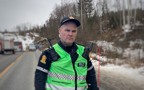DØDSULYKKE: Innsatsleiar Tor Einar Bakken frå politiet stadfestar at ein person er omkomme i det som ser ut til å vere ein front mot front kollisjon.