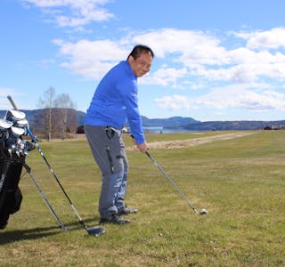 ALT KLART: Ragnar Kisfoss ønskjer velkommen til ein ny sesong med golf. 